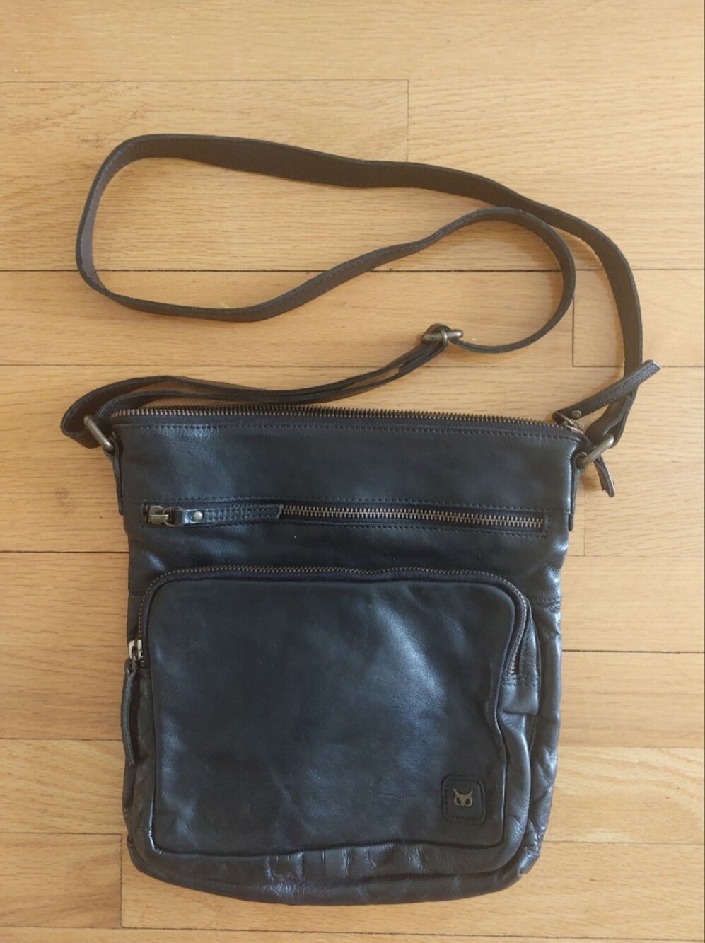 Wise Owl Women's Black Leather Crossbody Bag